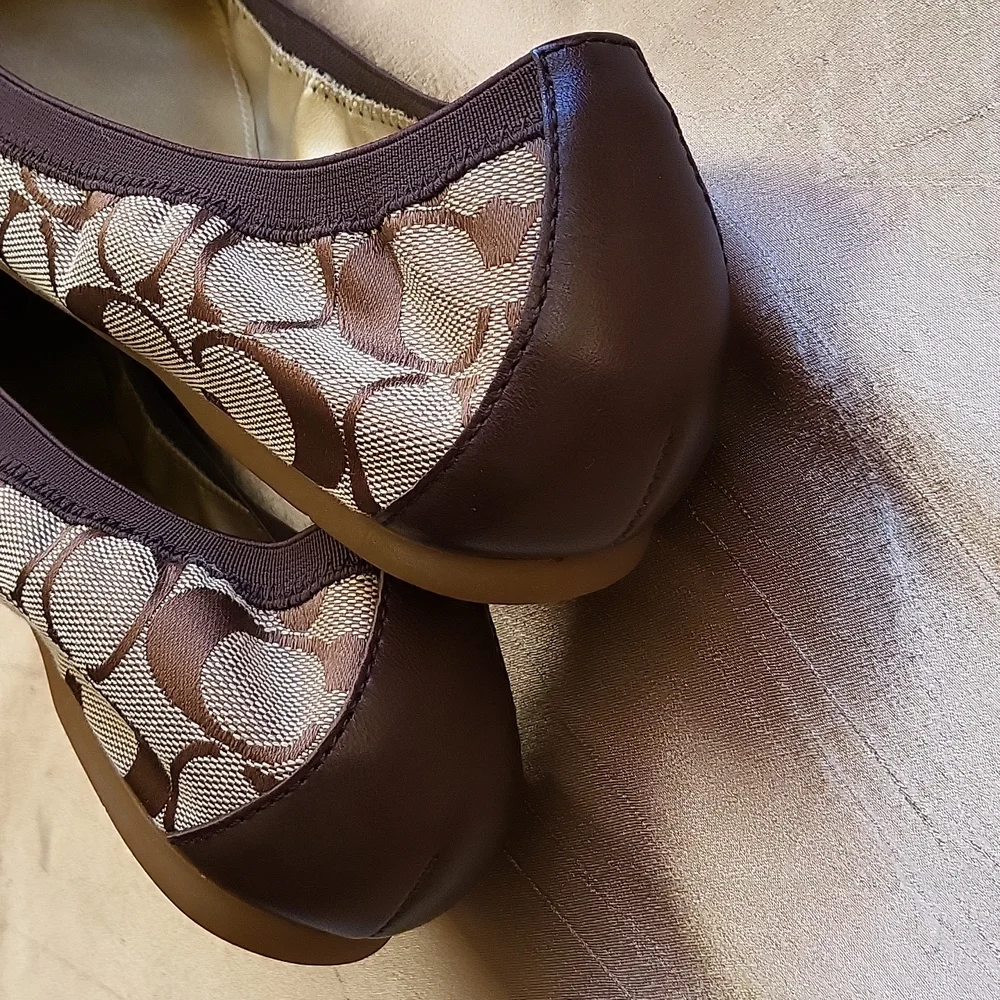 Coach Chelsea NWOB ladies ballet flats.Size 9.5B - Picture 10 of 12